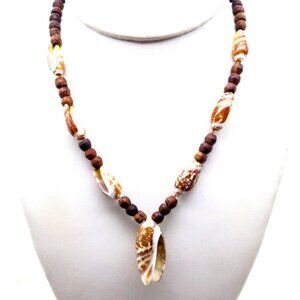 Retro Seashell Choker with Shell Pendant and Stations, Vintage Beach Jewelry